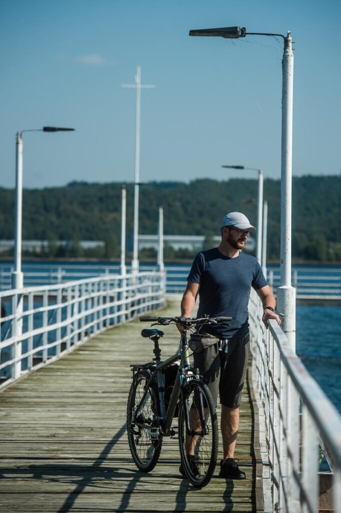 Jezioro Żarnowieckie Molo Przystań Nadole 2021 rower Mateusz Ochocki 1